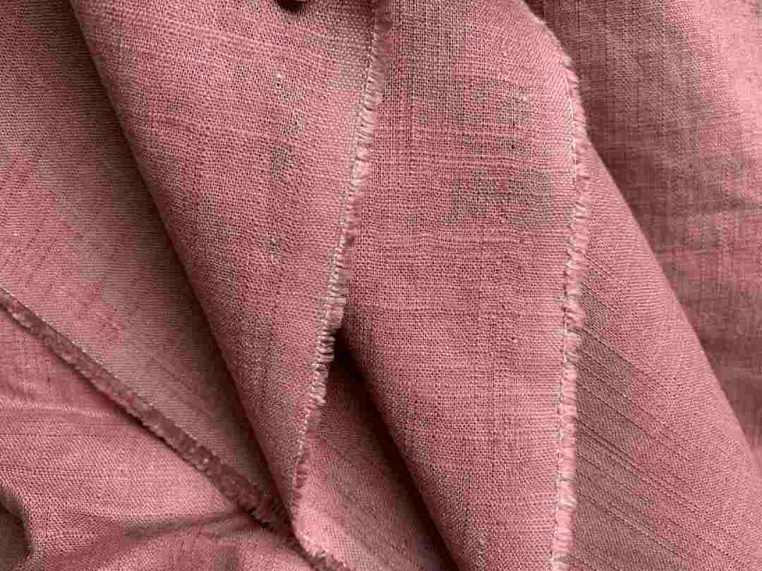 Vải Linen có khả năng thấm hút tốt, giúp người mặc luôn khô ráo